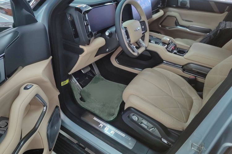 Used Formula Leopard 8 2025 Smart & Brave Flagship Edition 7 Seats Interior 3