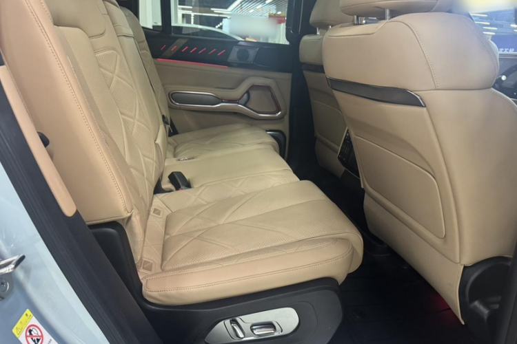 Used Formula Leopard 8 2025 Smart & Brave Flagship Edition 7 Seats Interior 3