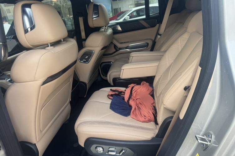 Used Formula Leopard 8 2025 Smart & Brave Flagship Edition 6 Seats Interior 3