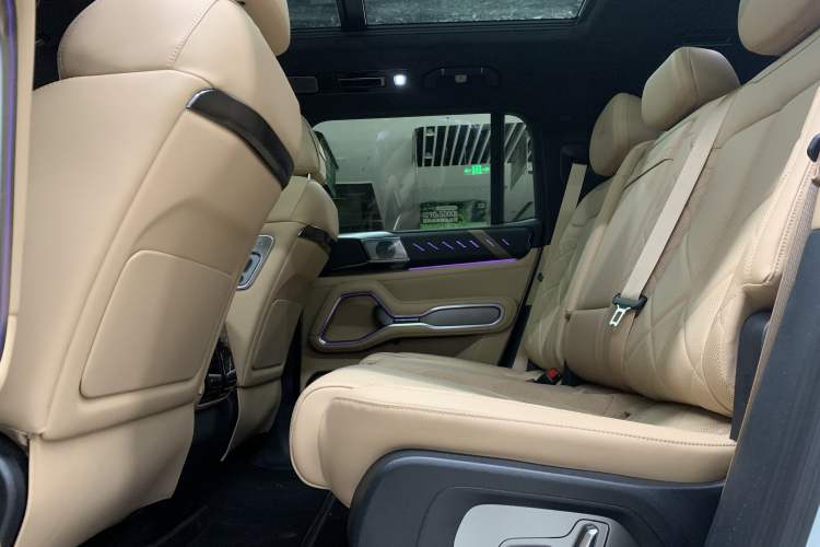 Used Formula Leopard 8 2025 Smart & Brave Flagship Edition 7 Seats Interior 5