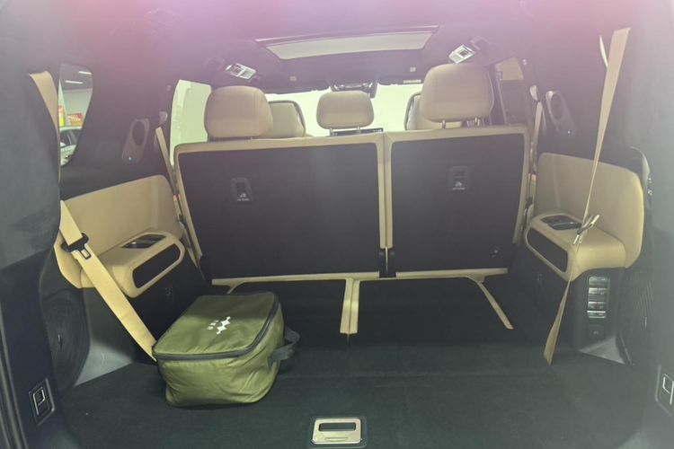 Used Formula Leopard 8 2025 Smart & Brave Flagship Edition 7 Seats Interior 5