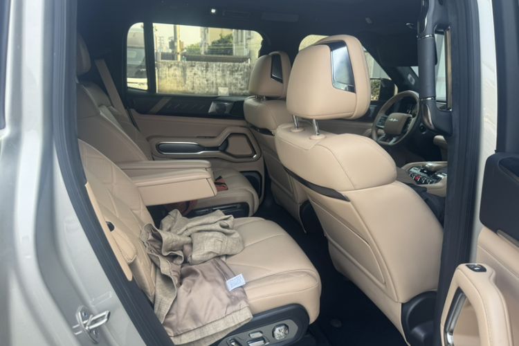 Used Formula Leopard 8 2025 Smart & Brave Flagship Edition 6 Seats Interior 5