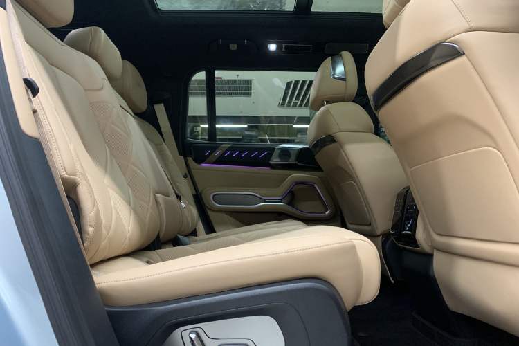 Used Formula Leopard 8 2025 Smart & Brave Flagship Edition 7 Seats Interior 6