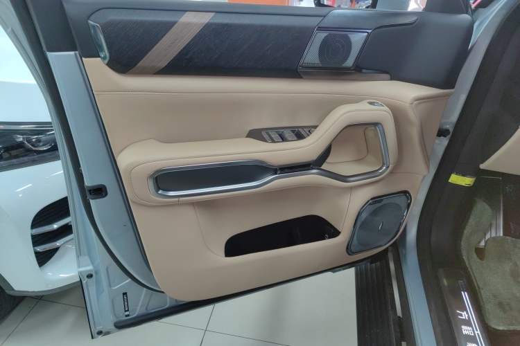 Used Formula Leopard 8 2025 Smart & Brave Flagship Edition 7 Seats Interior 7