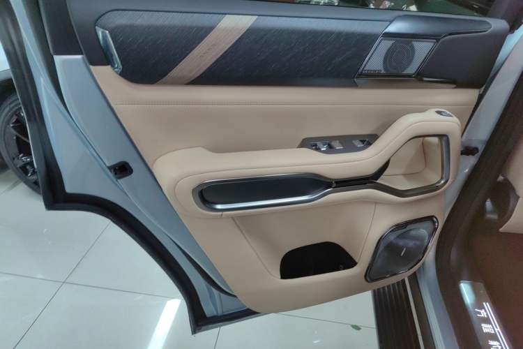 Used Formula Leopard 8 2025 Smart & Brave Flagship Edition 7 Seats Interior 8