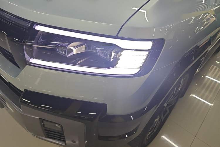 Used Formula Leopard 8 2025 Smart & Brave Flagship Edition 6 Seats Left Front Headlight