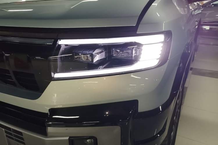 Used Formula Leopard 8 2025 Smart & Brave Flagship Edition 7 Seats Left Front Headlight