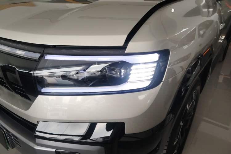 Used Formula Leopard 8 2025 Smart & Brave Flagship Edition 6 Seats Left Front Headlight