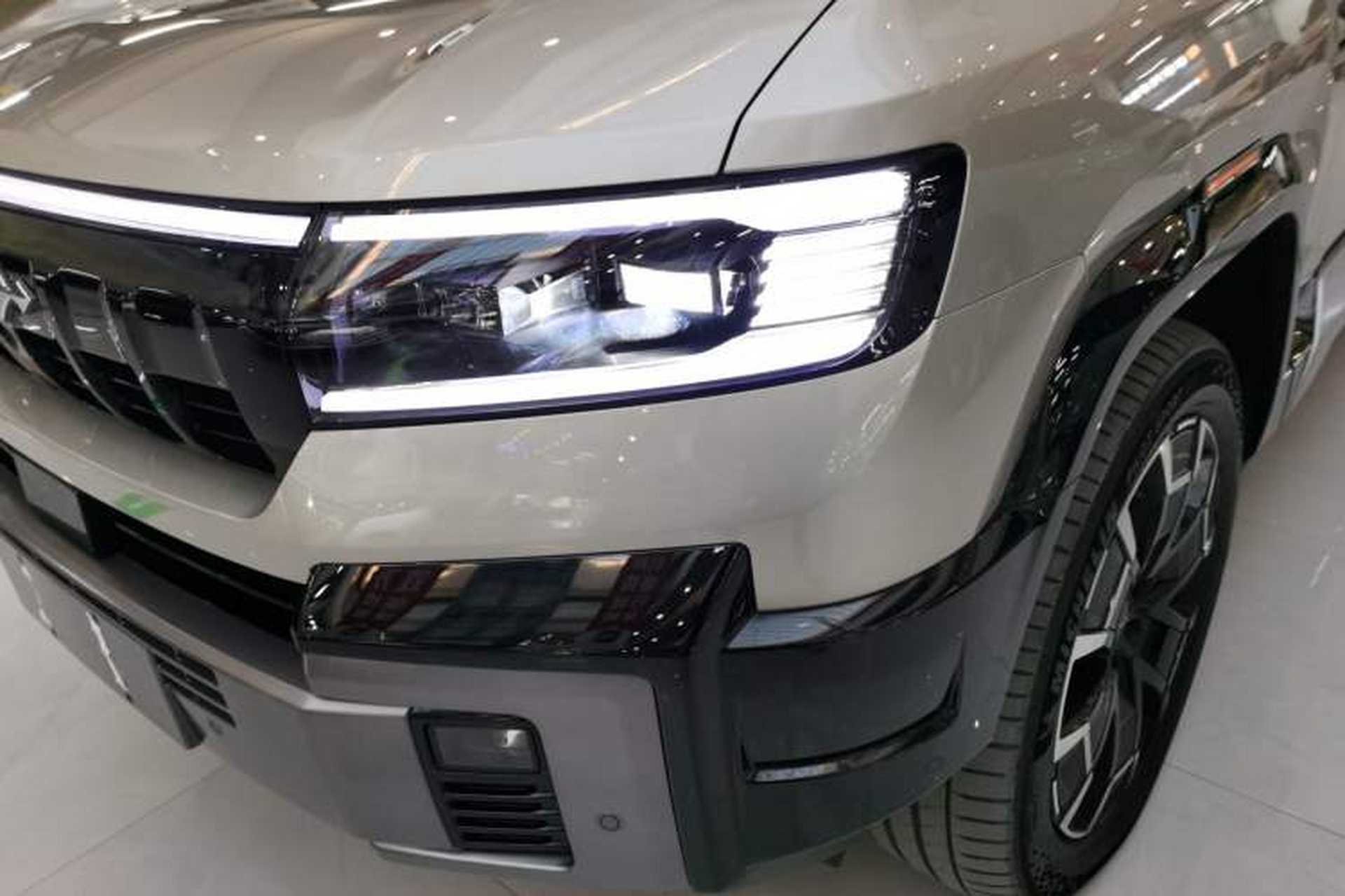 Used Formula Leopard 8 2025 Smart & Brave Flagship Edition 7 Seats Left Front Headlight