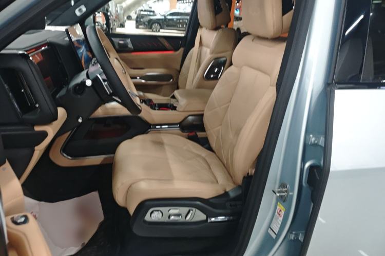Used Formula Leopard 8 2025 Smart & Brave Flagship Edition 7 Seats Left Front Seat