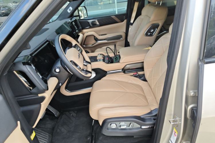 Used Formula Leopard 8 2025 Smart & Brave Flagship Edition 6 Seats Left Front Seat