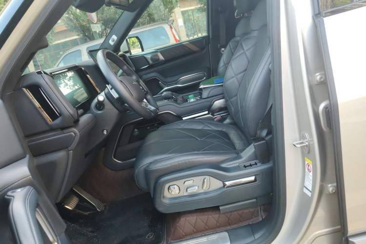 Used Formula Leopard 8 2025 Smart & Brave Flagship Edition 7 Seats Left Front Seat
