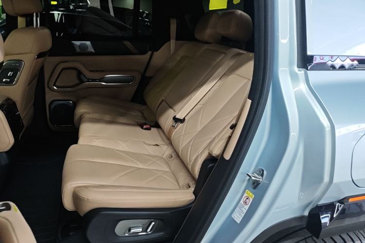 Used Formula Leopard 8 2025 Smart & Brave Flagship Edition 7 Seats Left Rear Seat