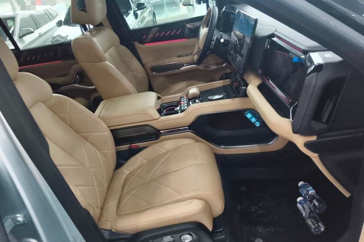Used Formula Leopard 8 2025 Smart & Brave Flagship Edition 7 Seats Right Front Seat