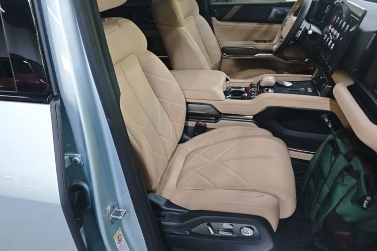 Used Formula Leopard 8 2025 Smart & Brave Flagship Edition 7 Seats Right Front Seat