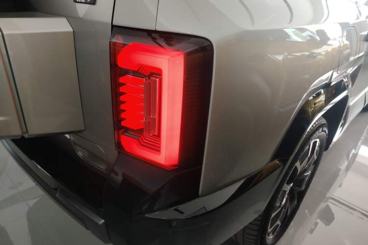 Used Formula Leopard 8 2025 Smart & Brave Flagship Edition 6 Seats Right Rear Taillight