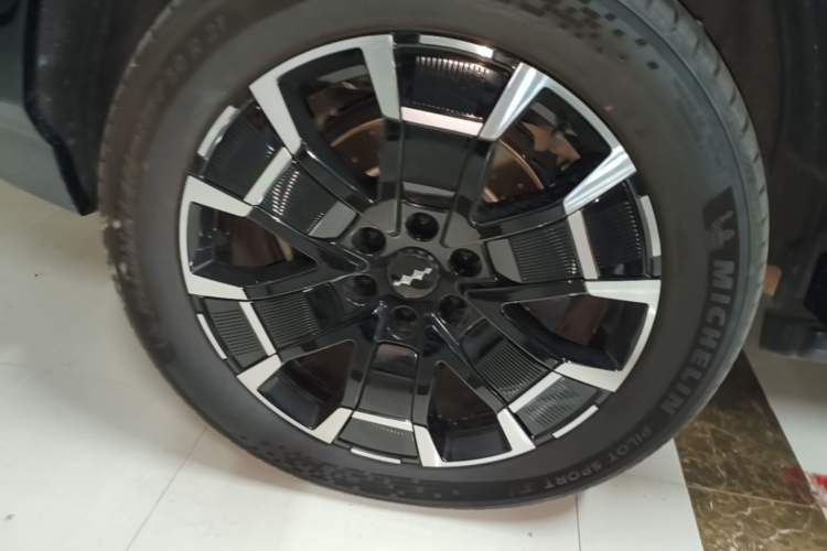 Used Formula Leopard 8 2025 Smart & Brave Flagship Edition 7 Seats Right Rear Wheel Hub