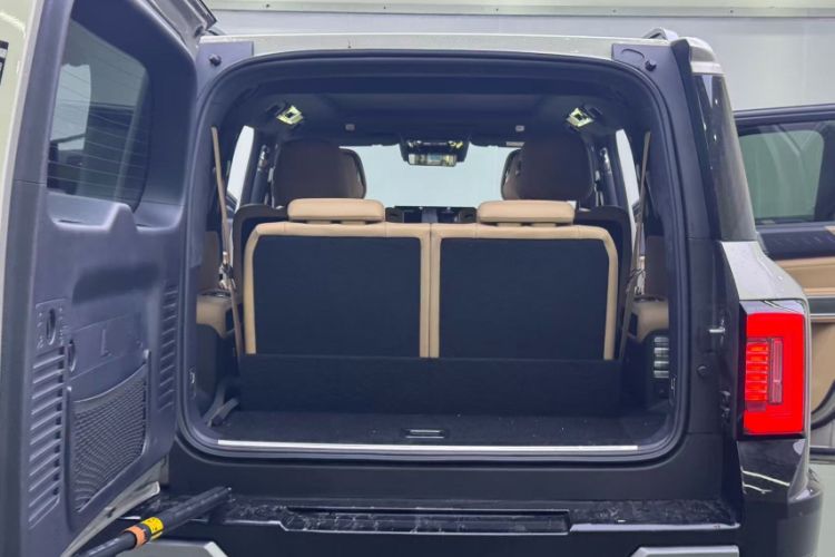Used Formula Leopard 8 2025 Smart & Brave Flagship Edition 6 Seats Trunk