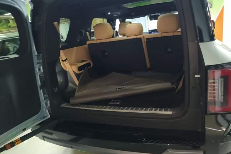 Used Formula Leopard 8 2025 Smart & Brave Flagship Edition 7 Seats Trunk