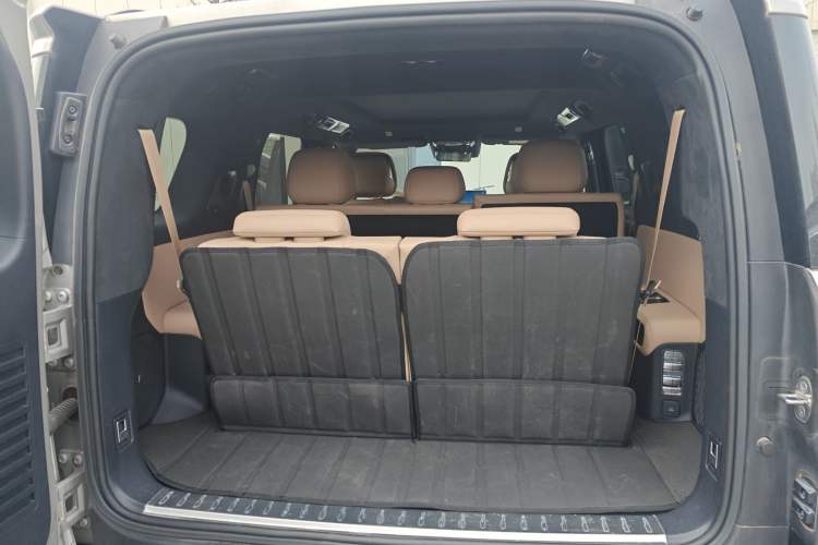 Used Formula Leopard 8 2025 Smart & Brave Flagship Edition 7 Seats Trunk