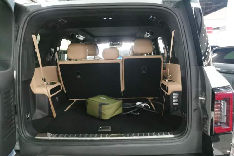 Used Formula Leopard 8 2025 Smart & Brave Flagship Edition 7 Seats Trunk