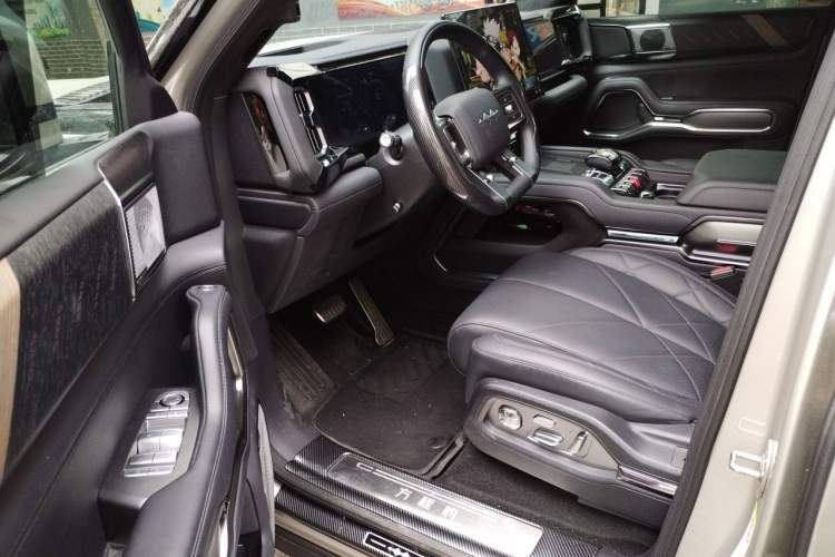 Used Formula Leopard 8 2025 Smart & Brave Flagship Edition 7 Seats Driver Seat