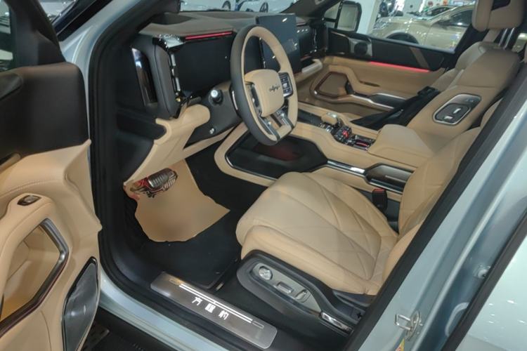 Used Formula Leopard 8 2025 Smart & Bold Luxury Version 7 Seats Driver Seat