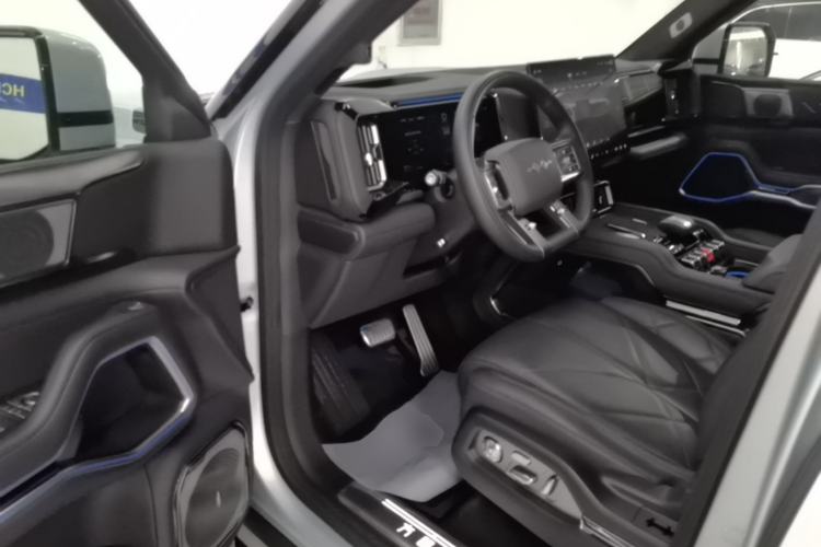 Used Formula Leopard 8 2025 Smart & Brave Luxury Edition 6 Seats Driver Seat
