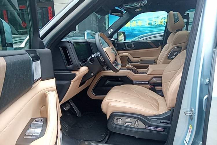 Used Formula Leopard 8 2025 Smart & Brave Flagship Edition 7 Seats Driver Seat