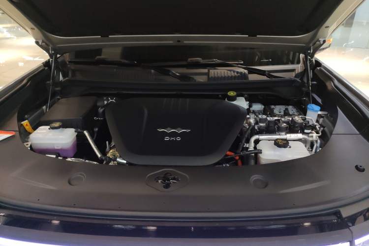 Used Formula Leopard 8 2025 Smart & Brave Flagship Edition 6 Seats Engine Bay