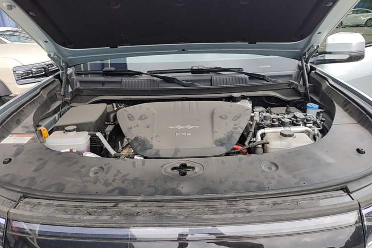 Used Formula Leopard 8 2025 Smart & Brave Flagship Edition 6 Seats Engine Bay