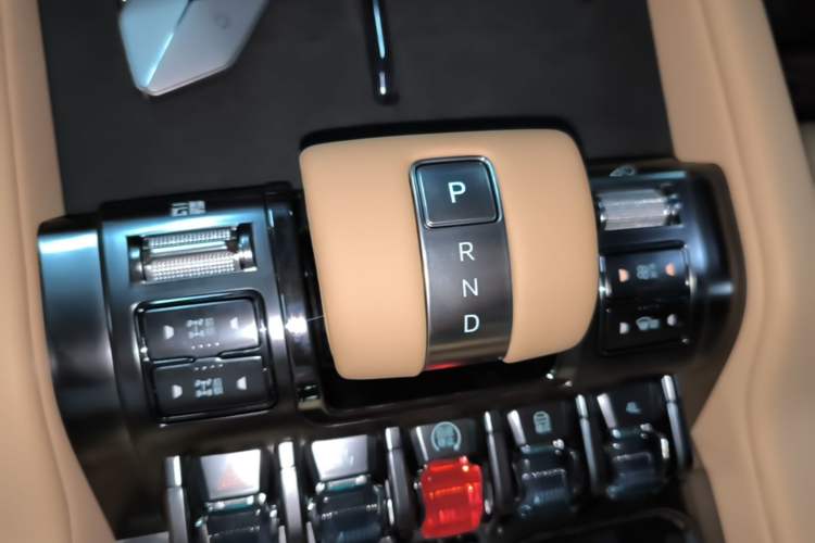 Used Formula Leopard 8 2025 Smart & Brave Flagship Edition 6 Seats Gear Lever