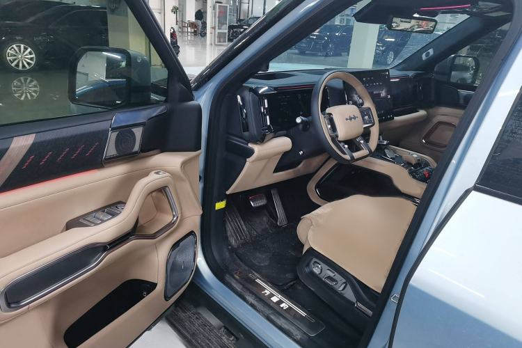 Used Formula Leopard 8 2025 Smart & Brave Flagship Edition 7 Seats Interior 3