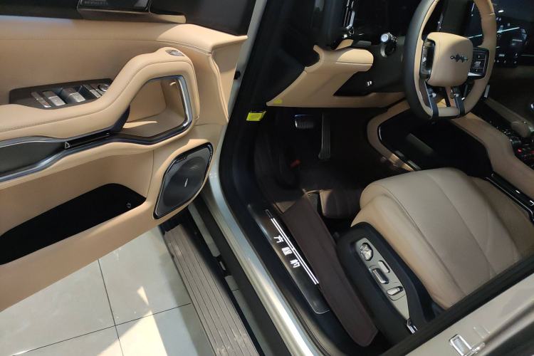 Used Formula Leopard 8 2025 Smart & Brave Flagship Edition 6 Seats Interior 3