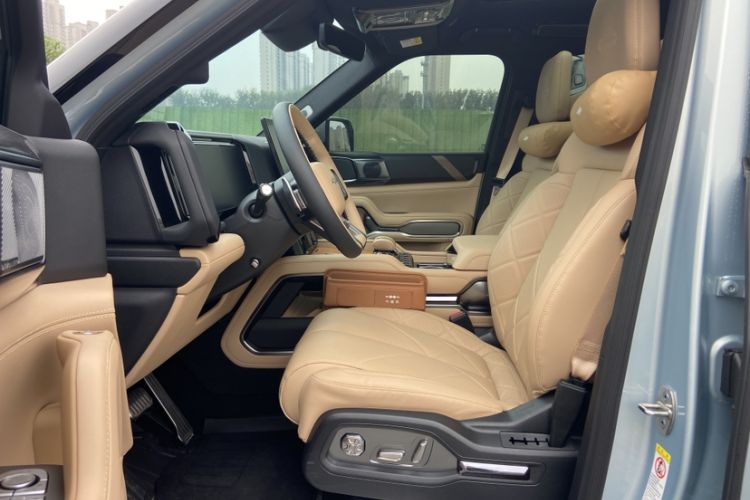 Used Formula Leopard 8 2025 Smart & Brave Luxury Edition 6 Seats Interior 4