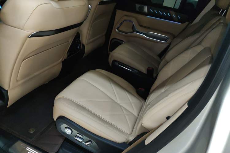 Used Formula Leopard 8 2025 Smart & Brave Flagship Edition 6 Seats Interior 4