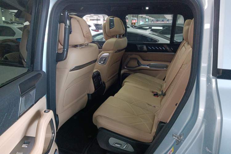Used Formula Leopard 8 2025 Smart & Brave Flagship Edition 7 Seats Interior 4