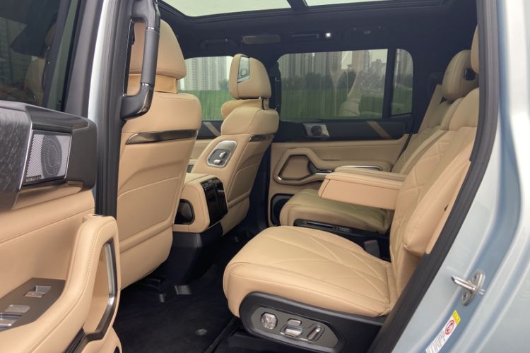 Used Formula Leopard 8 2025 Smart & Brave Luxury Edition 6 Seats Interior 5