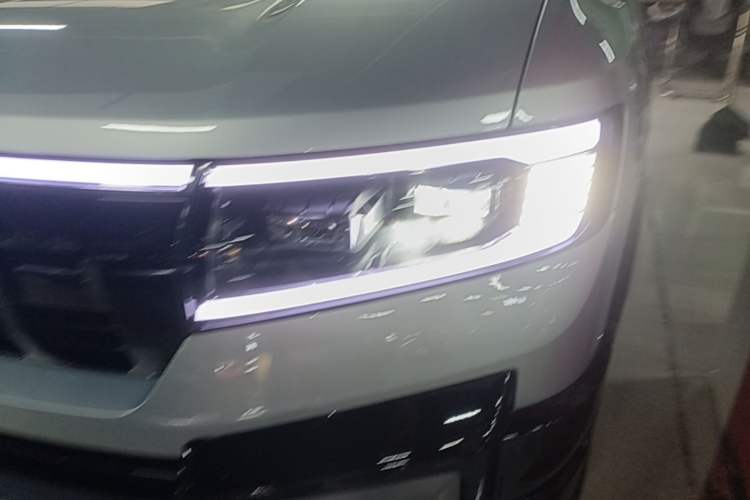 Used Formula Leopard 8 2025 Smart & Brave Flagship Edition 6 Seats Left Front Headlight