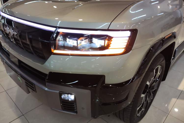Used Formula Leopard 8 2025 Smart & Brave Flagship Edition 6 Seats Left Front Headlight