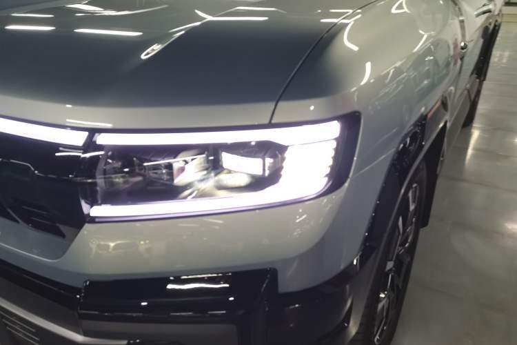 Used Formula Leopard 8 2025 Smart & Brave Flagship Edition 6 Seats Left Front Headlight