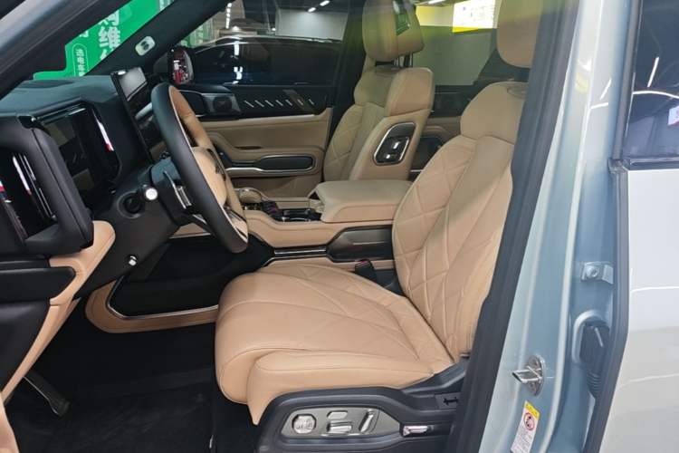 Used Formula Leopard 8 2025 Smart & Brave Flagship Edition 6 Seats Left Front Seat