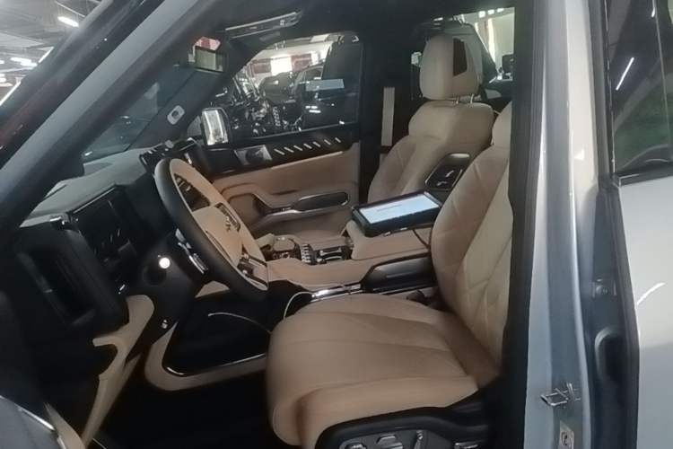 Used Formula Leopard 8 2025 Smart & Brave Flagship Edition 6 Seats Left Front Seat