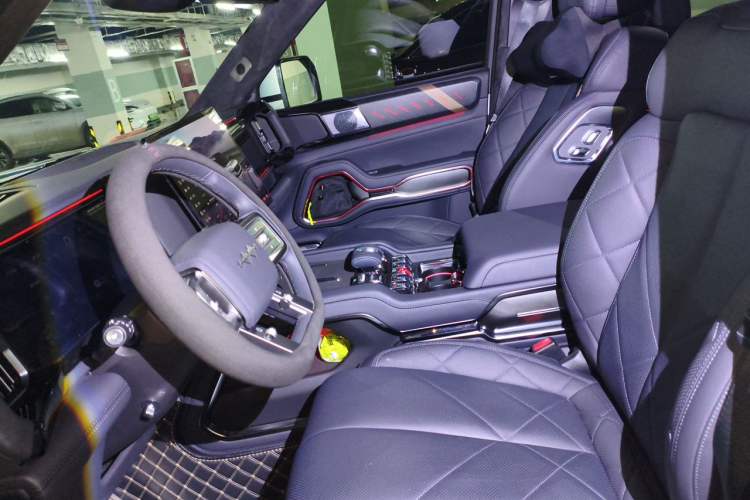 Used Formula Leopard 8 2025 Smart & Brave Flagship Edition 6 Seats Left Front Seat