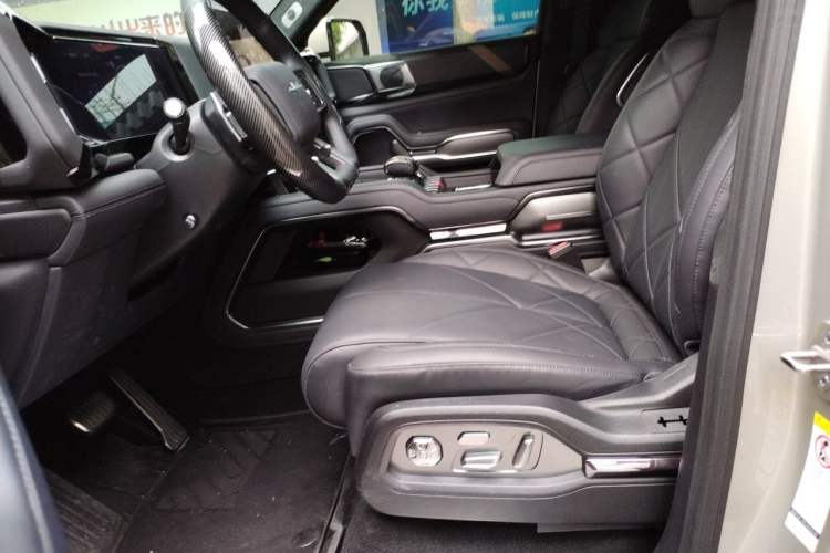 Used Formula Leopard 8 2025 Smart & Brave Flagship Edition 7 Seats Left Front Seat