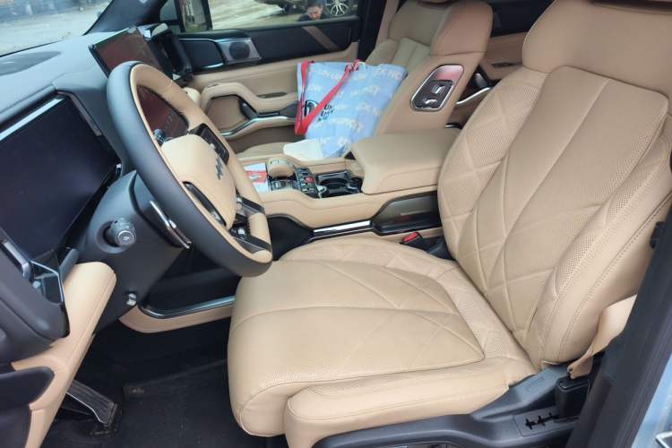 Used Formula Leopard 8 2025 Smart & Brave Flagship Edition 6 Seats Left Front Seat