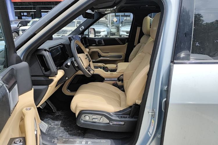 Used Formula Leopard 8 2025 Smart & Brave Flagship Edition 6 Seats Left Front Seat