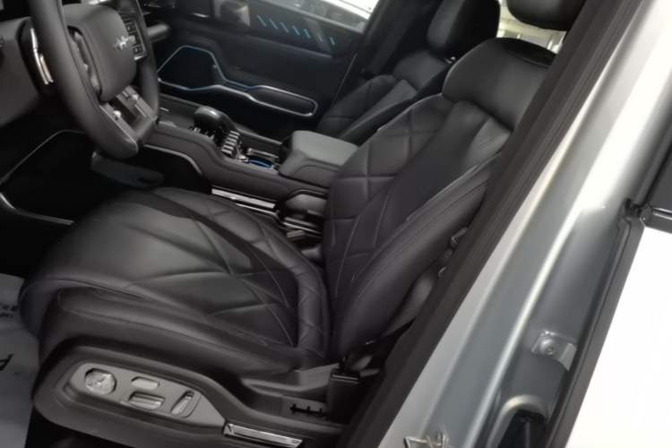 Used Formula Leopard 8 2025 Smart & Brave Luxury Edition 6 Seats Left Front Seat