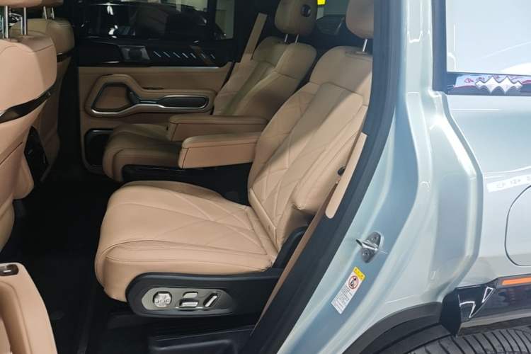 Used Formula Leopard 8 2025 Smart & Brave Flagship Edition 6 Seats Left Rear Seat