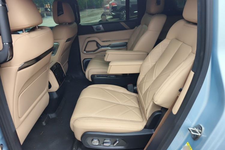 Used Formula Leopard 8 2025 Smart & Brave Flagship Edition 6 Seats Left Rear Seat